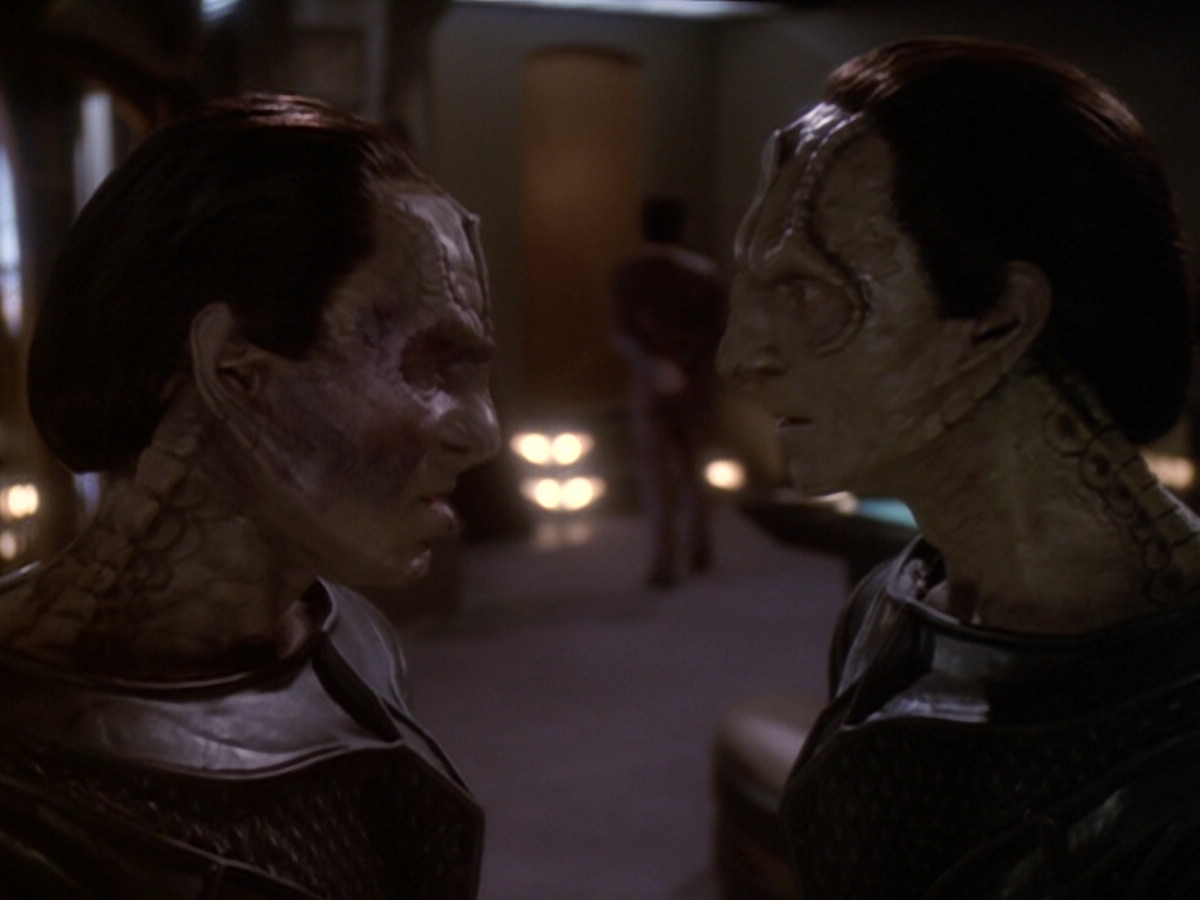 extant_StarTrek_DS9_6x05-FavorTheBold_03235.jpg
