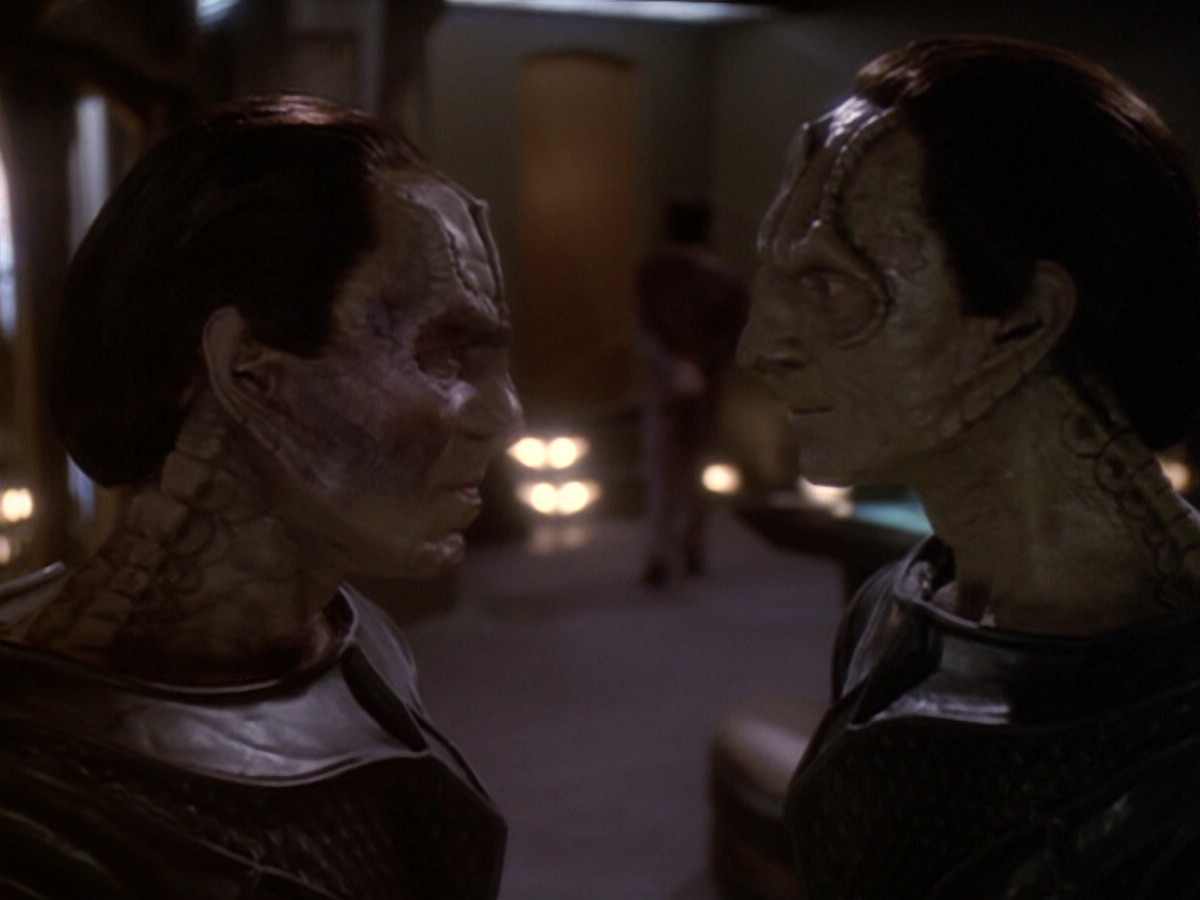 extant_StarTrek_DS9_6x05-FavorTheBold_03236.jpg