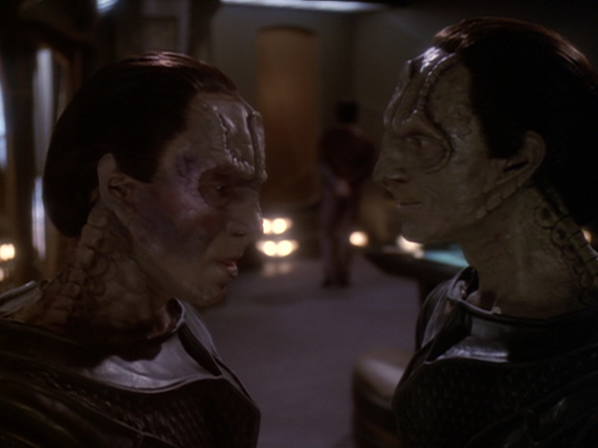 extant_StarTrek_DS9_6x05-FavorTheBold_03237.jpg