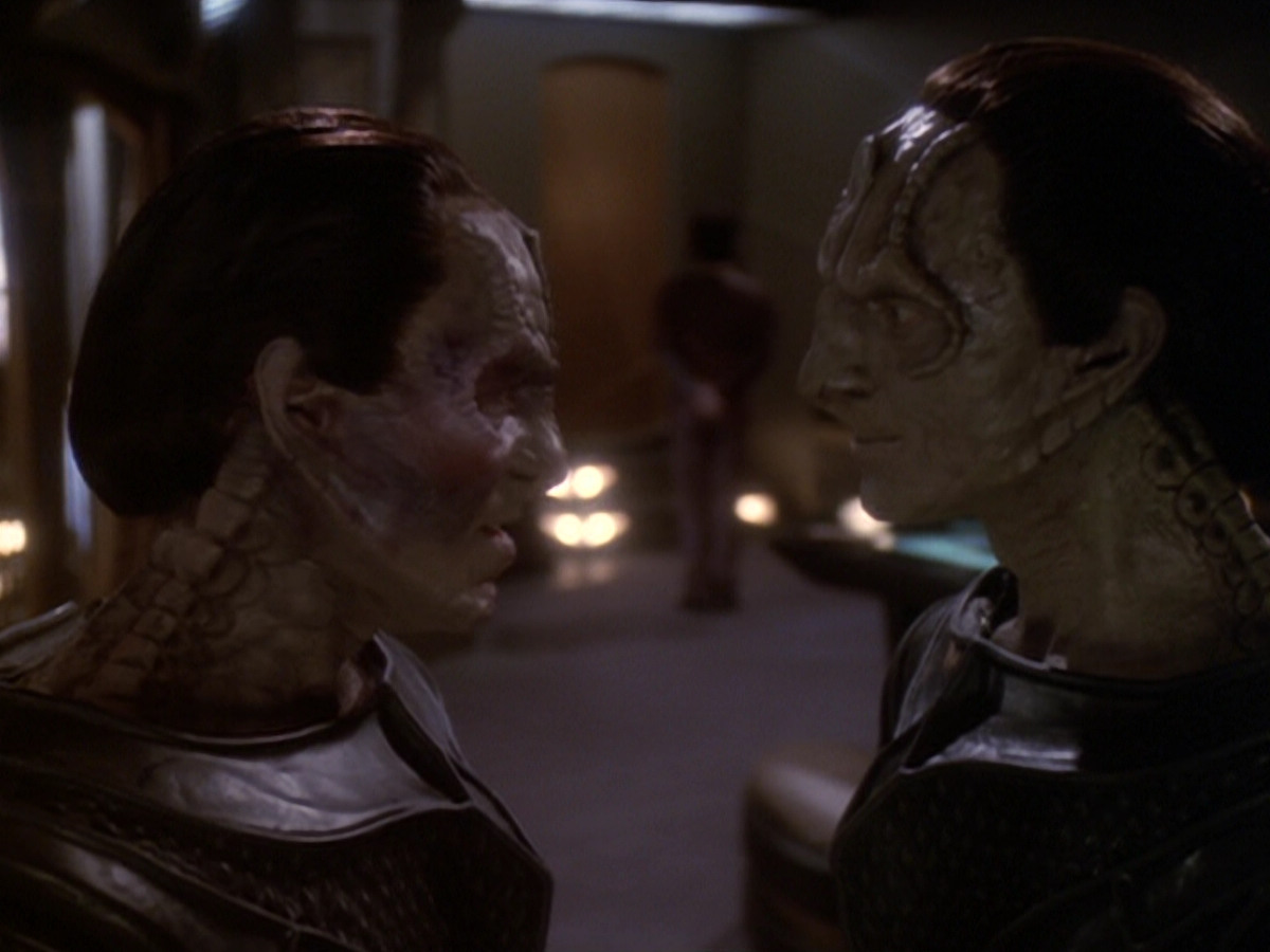 extant_StarTrek_DS9_6x05-FavorTheBold_03238.jpg