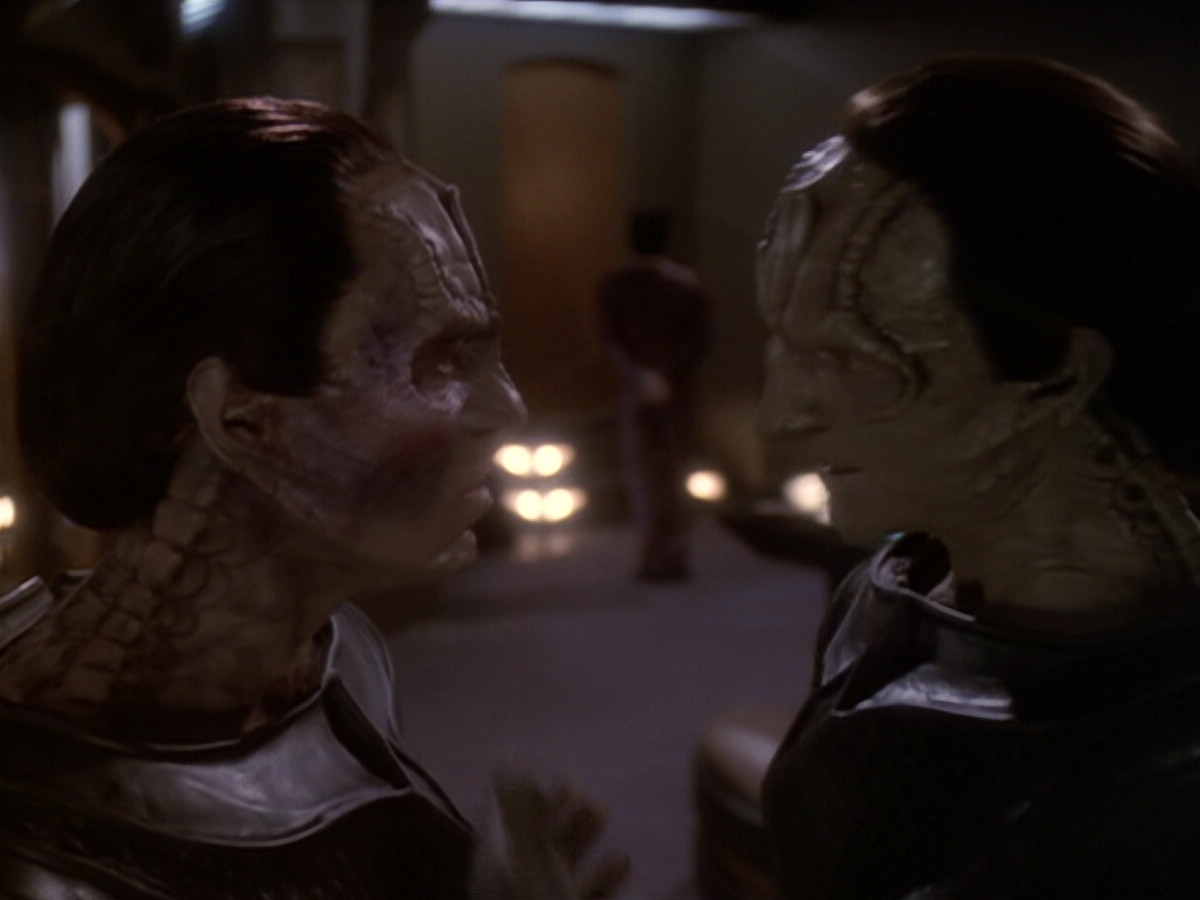 extant_StarTrek_DS9_6x05-FavorTheBold_03242.jpg