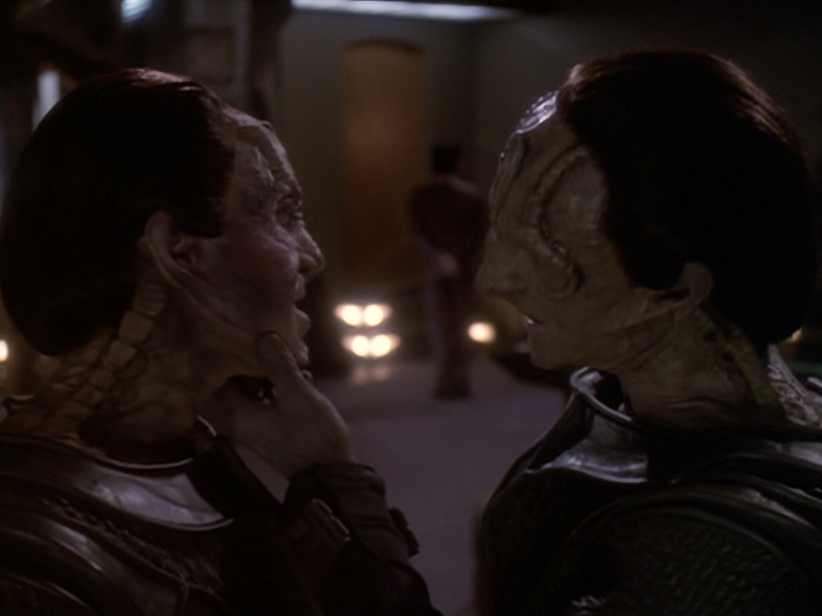 extant_StarTrek_DS9_6x05-FavorTheBold_03244.jpg