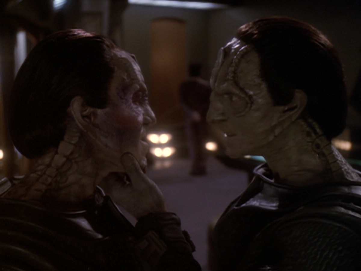 extant_StarTrek_DS9_6x05-FavorTheBold_03245.jpg