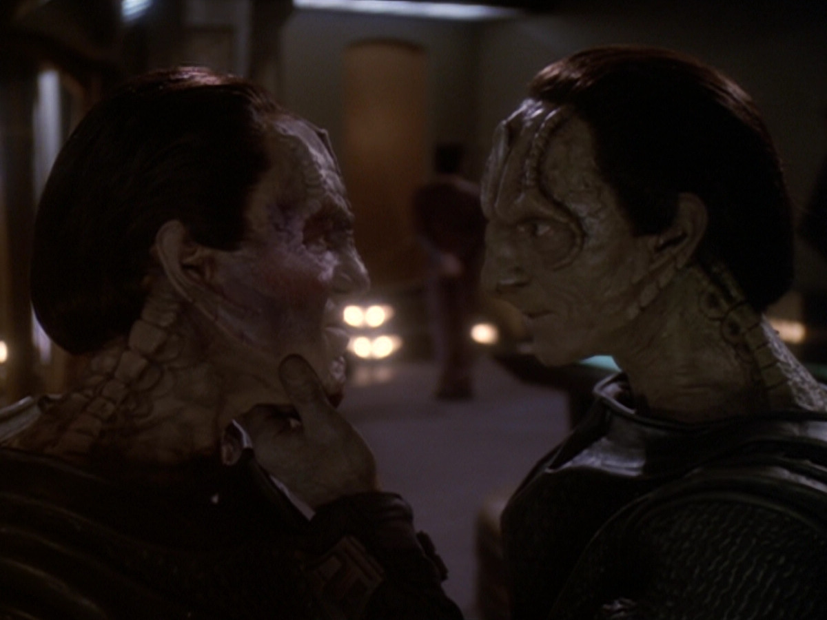 extant_StarTrek_DS9_6x05-FavorTheBold_03247.jpg