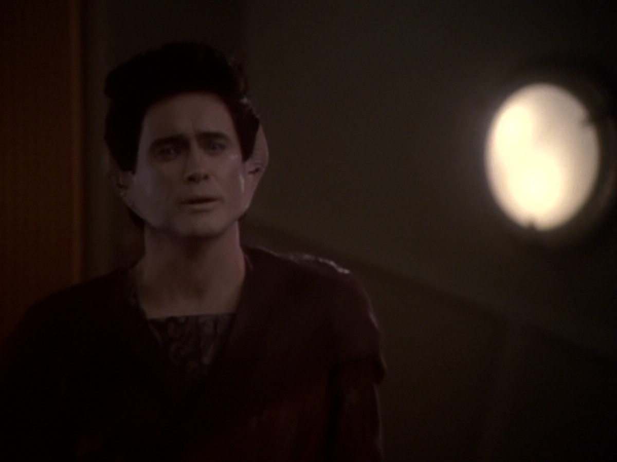 extant_StarTrek_DS9_6x05-FavorTheBold_03260.jpg