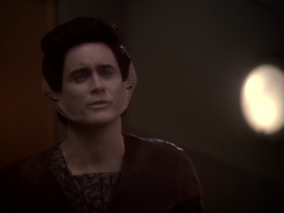 extant_StarTrek_DS9_6x05-FavorTheBold_03261.jpg