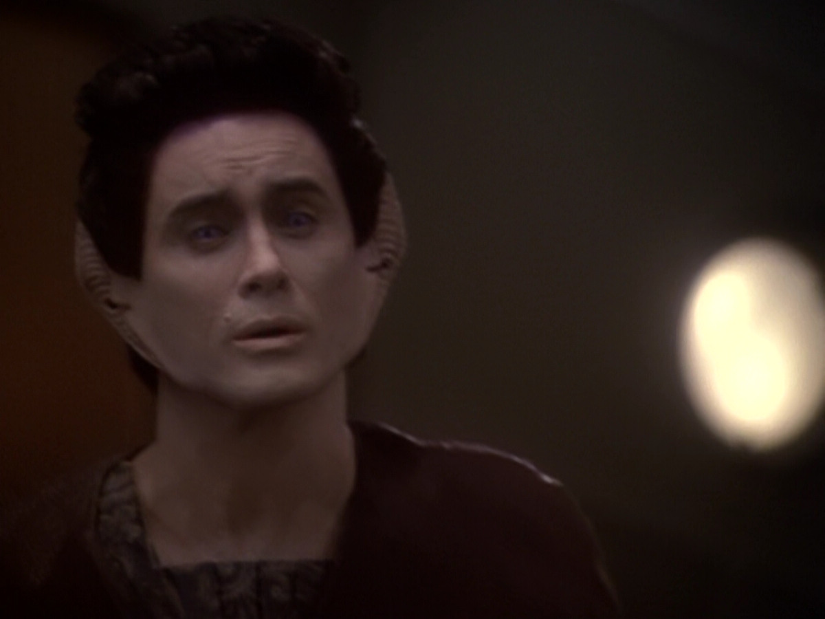 extant_StarTrek_DS9_6x05-FavorTheBold_03263.jpg