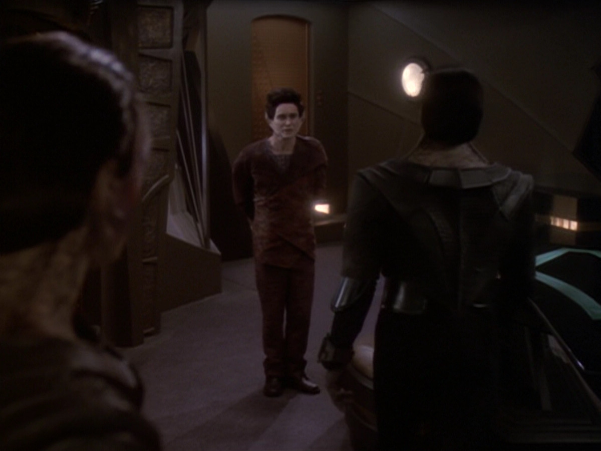 extant_StarTrek_DS9_6x05-FavorTheBold_03275.jpg