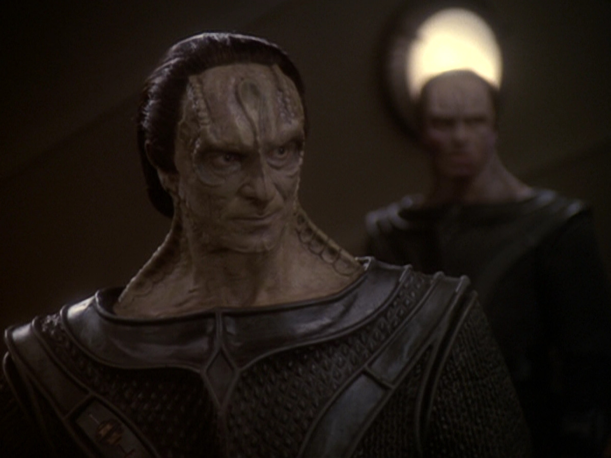 extant_StarTrek_DS9_6x05-FavorTheBold_03292.jpg