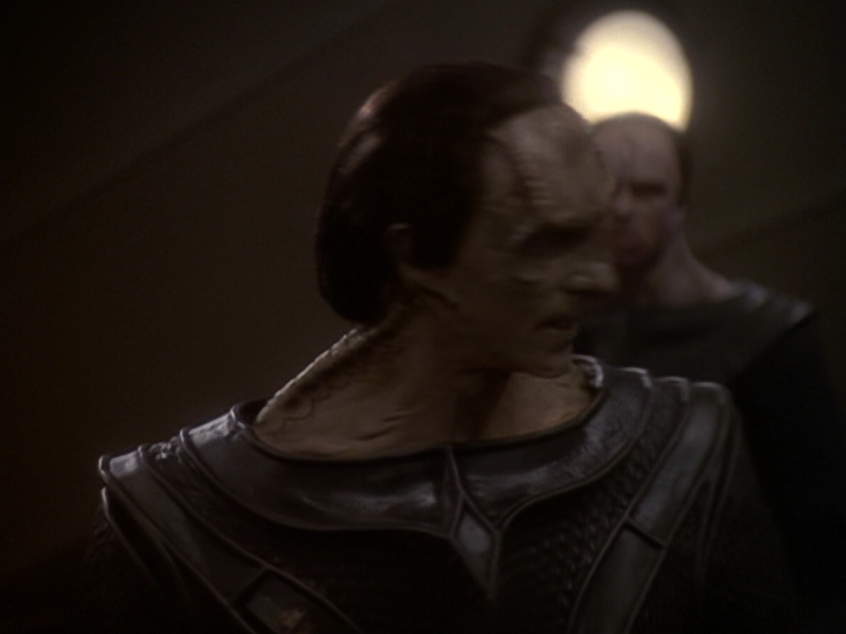 extant_StarTrek_DS9_6x05-FavorTheBold_03295.jpg