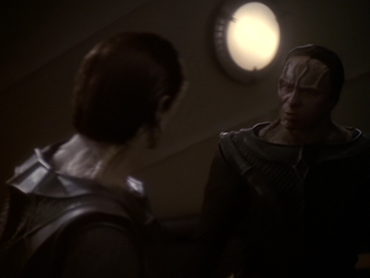 extant_StarTrek_DS9_6x05-FavorTheBold_03296.jpg