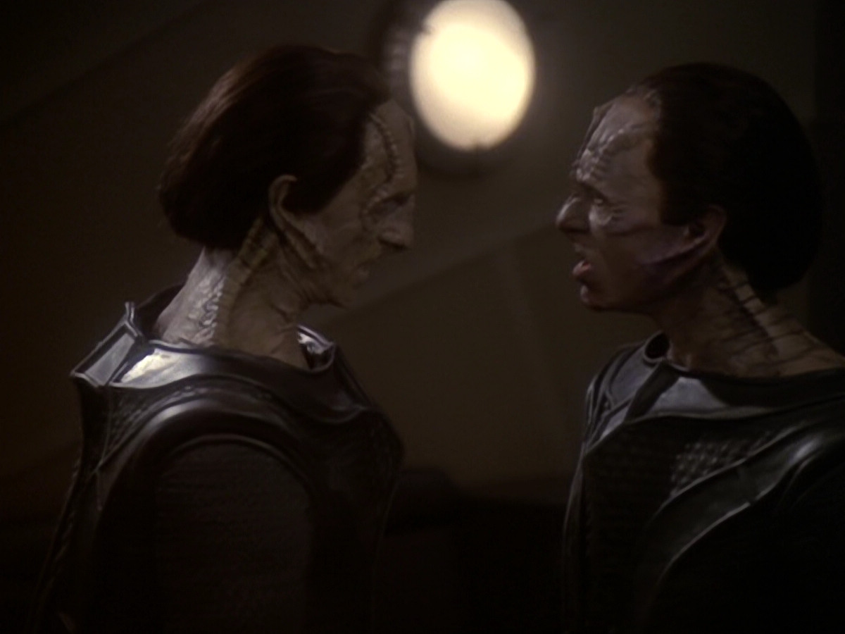 extant_StarTrek_DS9_6x05-FavorTheBold_03298.jpg