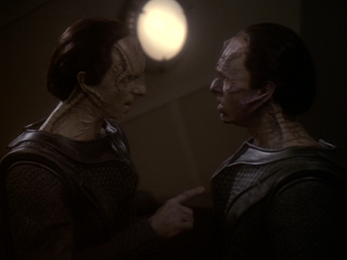 extant_StarTrek_DS9_6x05-FavorTheBold_03301.jpg