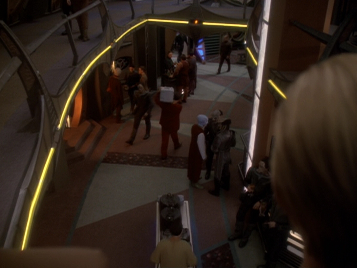 extant_StarTrek_DS9_6x05-FavorTheBold_03309.jpg
