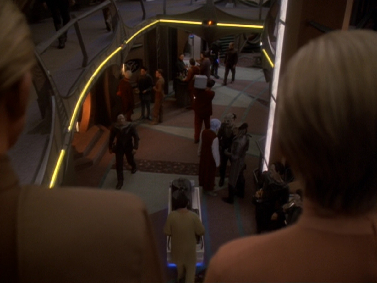extant_StarTrek_DS9_6x05-FavorTheBold_03311.jpg