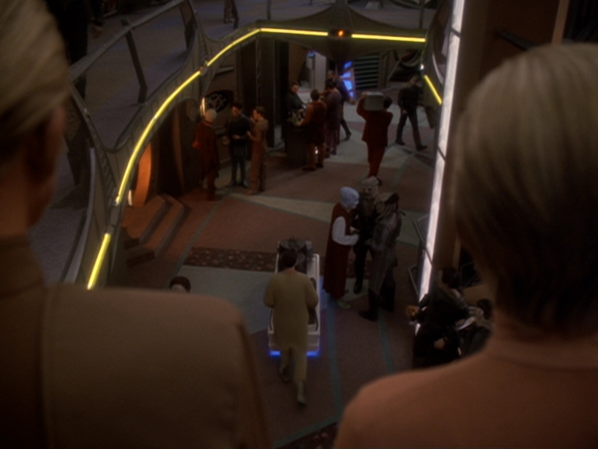 extant_StarTrek_DS9_6x05-FavorTheBold_03314.jpg