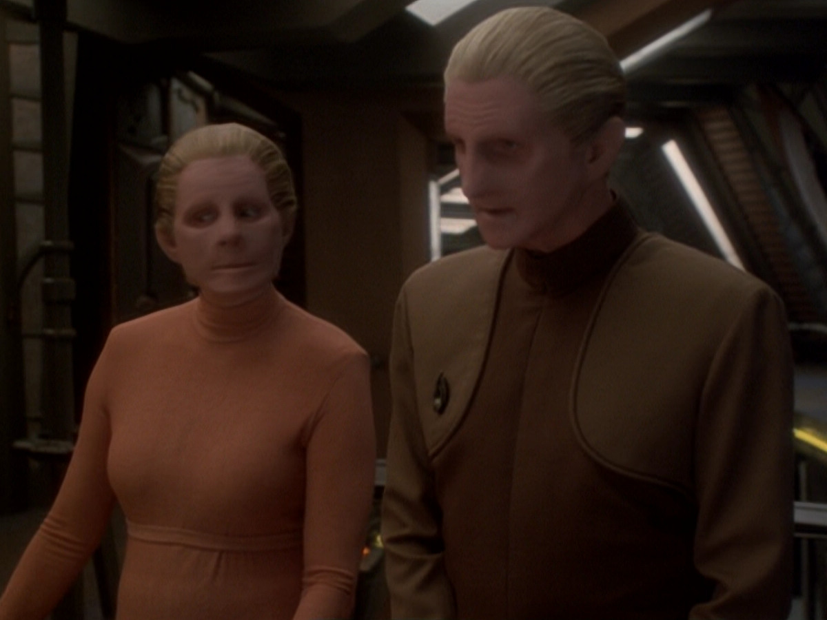 extant_StarTrek_DS9_6x05-FavorTheBold_03318.jpg