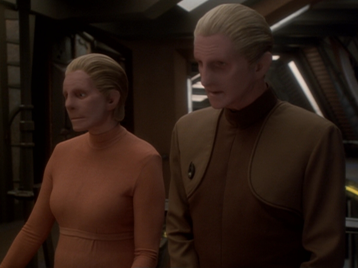extant_StarTrek_DS9_6x05-FavorTheBold_03319.jpg