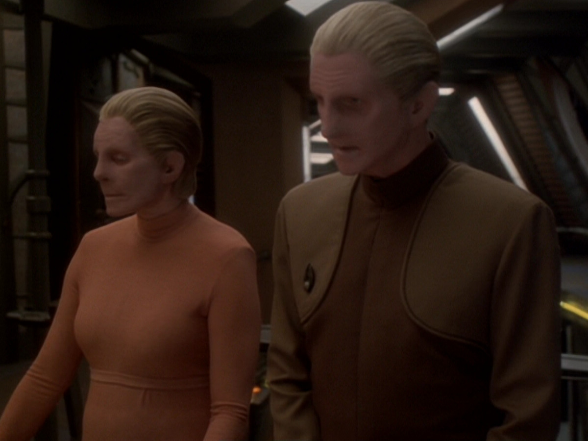 extant_StarTrek_DS9_6x05-FavorTheBold_03323.jpg
