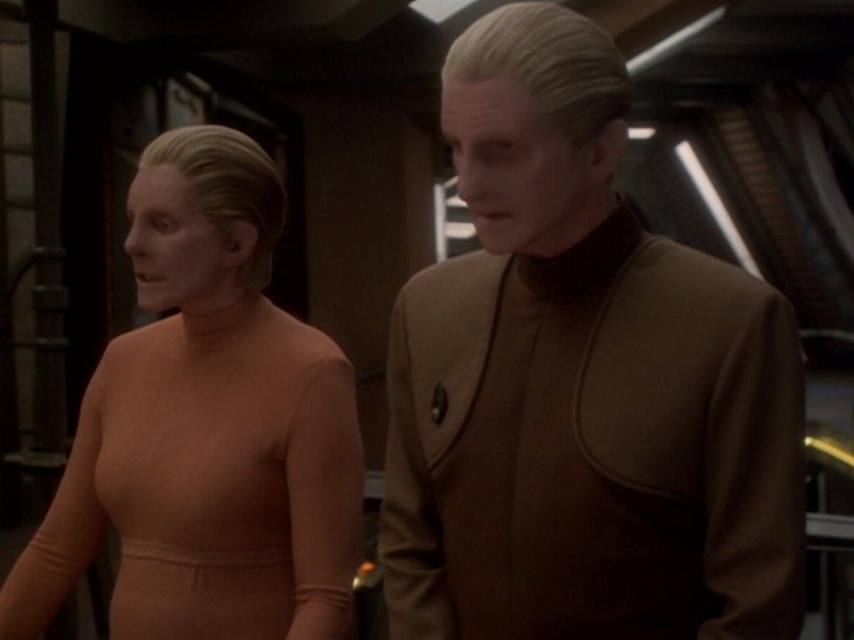 extant_StarTrek_DS9_6x05-FavorTheBold_03324.jpg