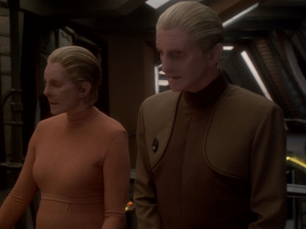 extant_StarTrek_DS9_6x05-FavorTheBold_03325.jpg