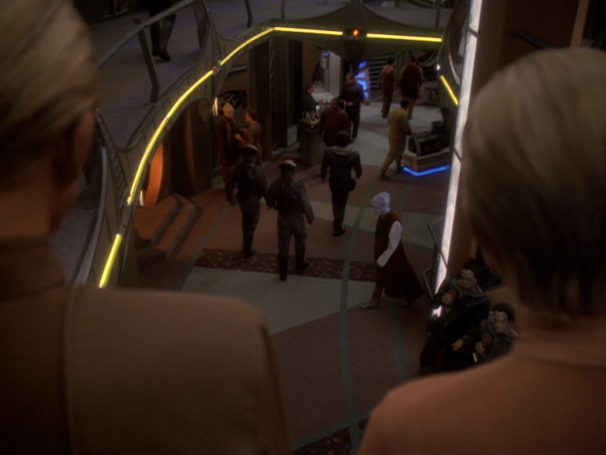 extant_StarTrek_DS9_6x05-FavorTheBold_03331.jpg