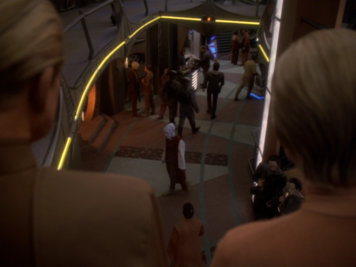 extant_StarTrek_DS9_6x05-FavorTheBold_03333.jpg