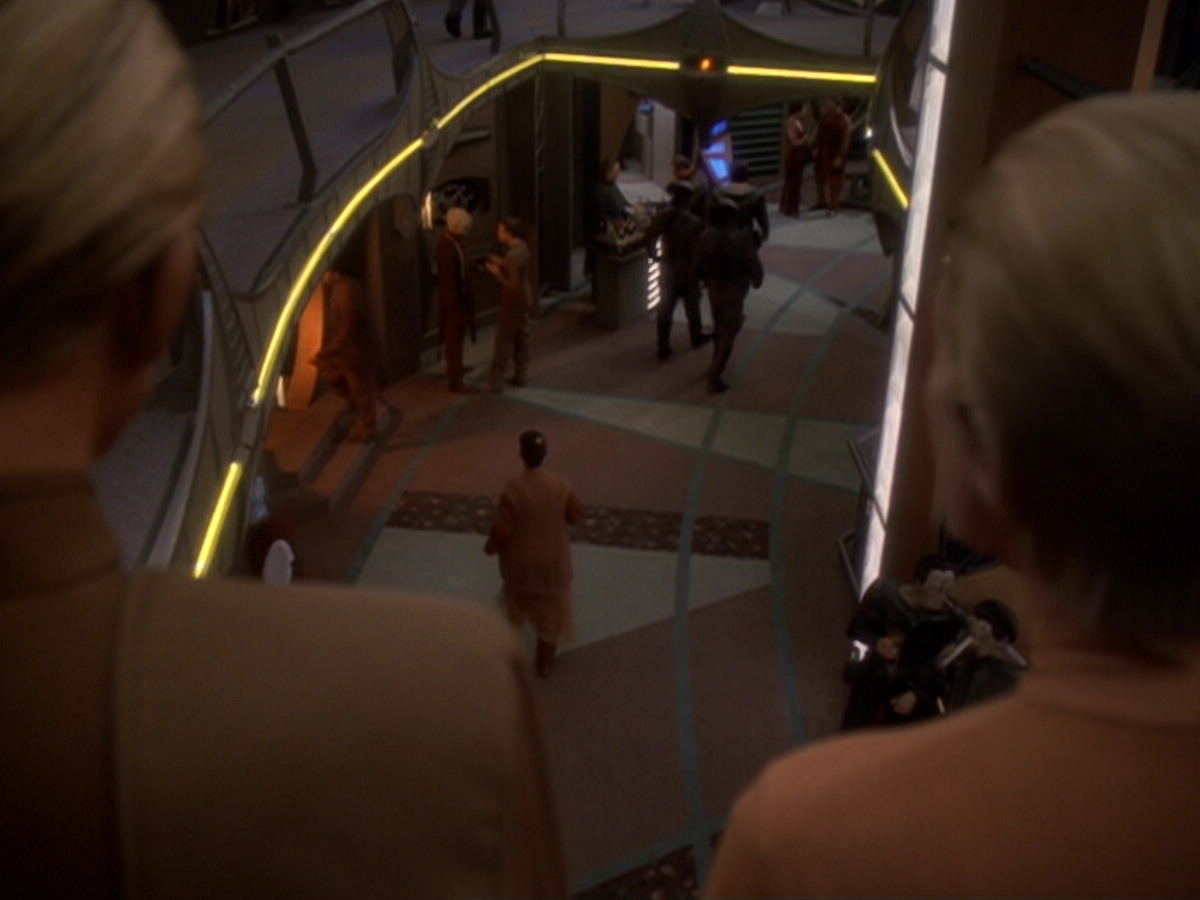 extant_StarTrek_DS9_6x05-FavorTheBold_03336.jpg