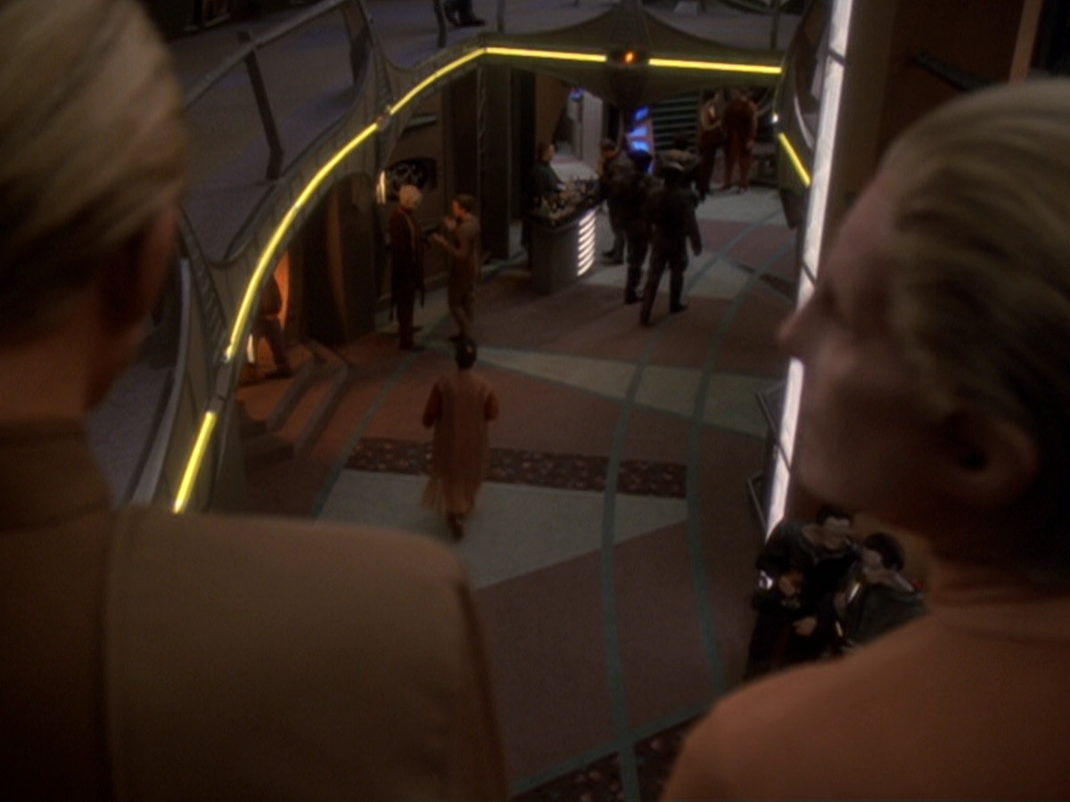 extant_StarTrek_DS9_6x05-FavorTheBold_03337.jpg
