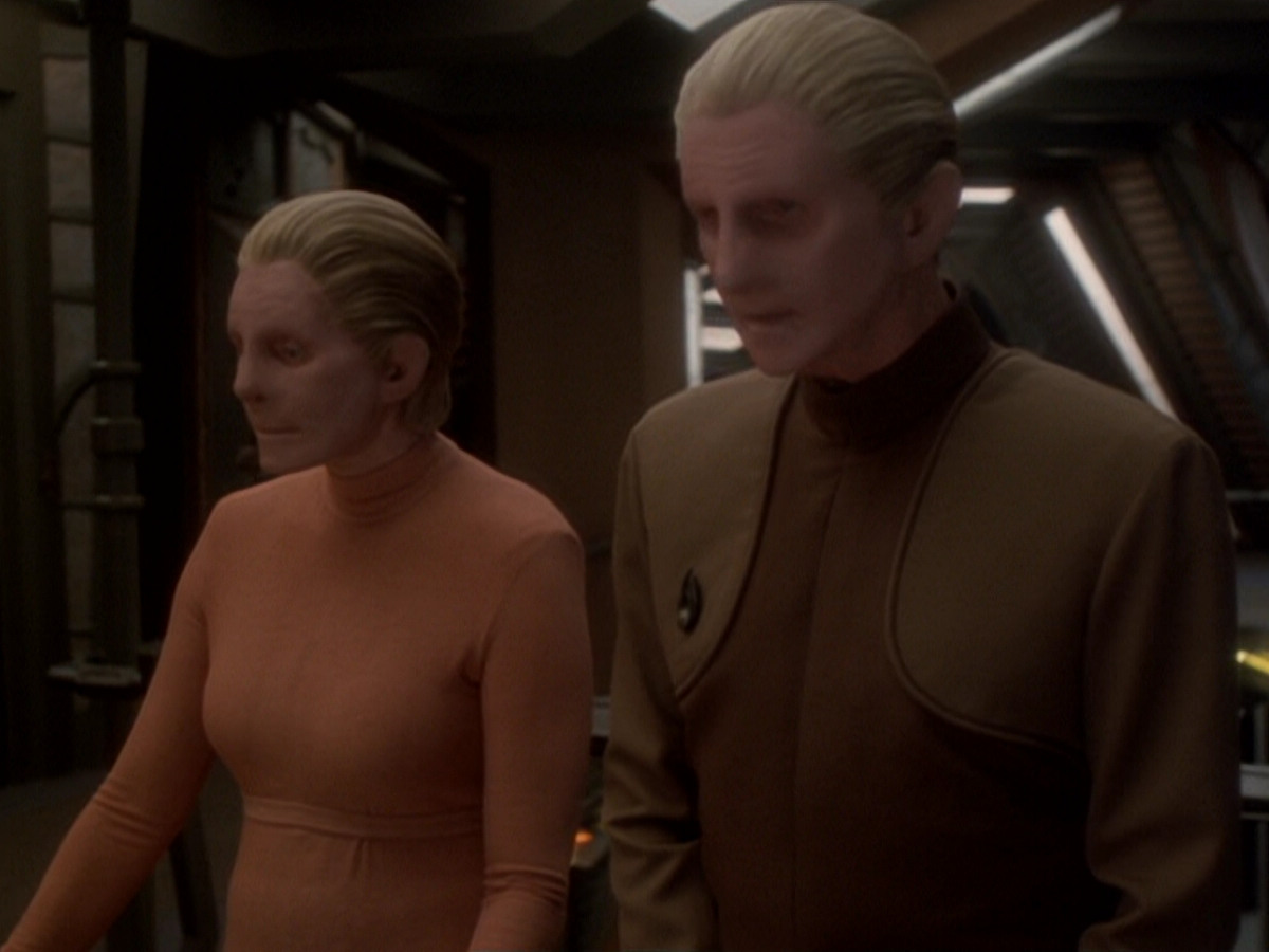 extant_StarTrek_DS9_6x05-FavorTheBold_03347.jpg