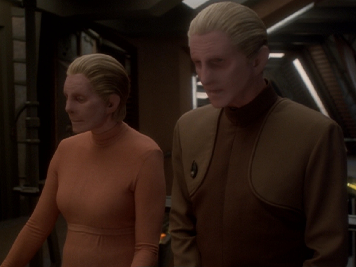 extant_StarTrek_DS9_6x05-FavorTheBold_03348.jpg