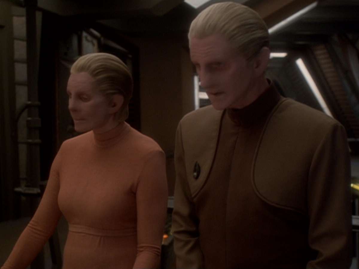 extant_StarTrek_DS9_6x05-FavorTheBold_03349.jpg