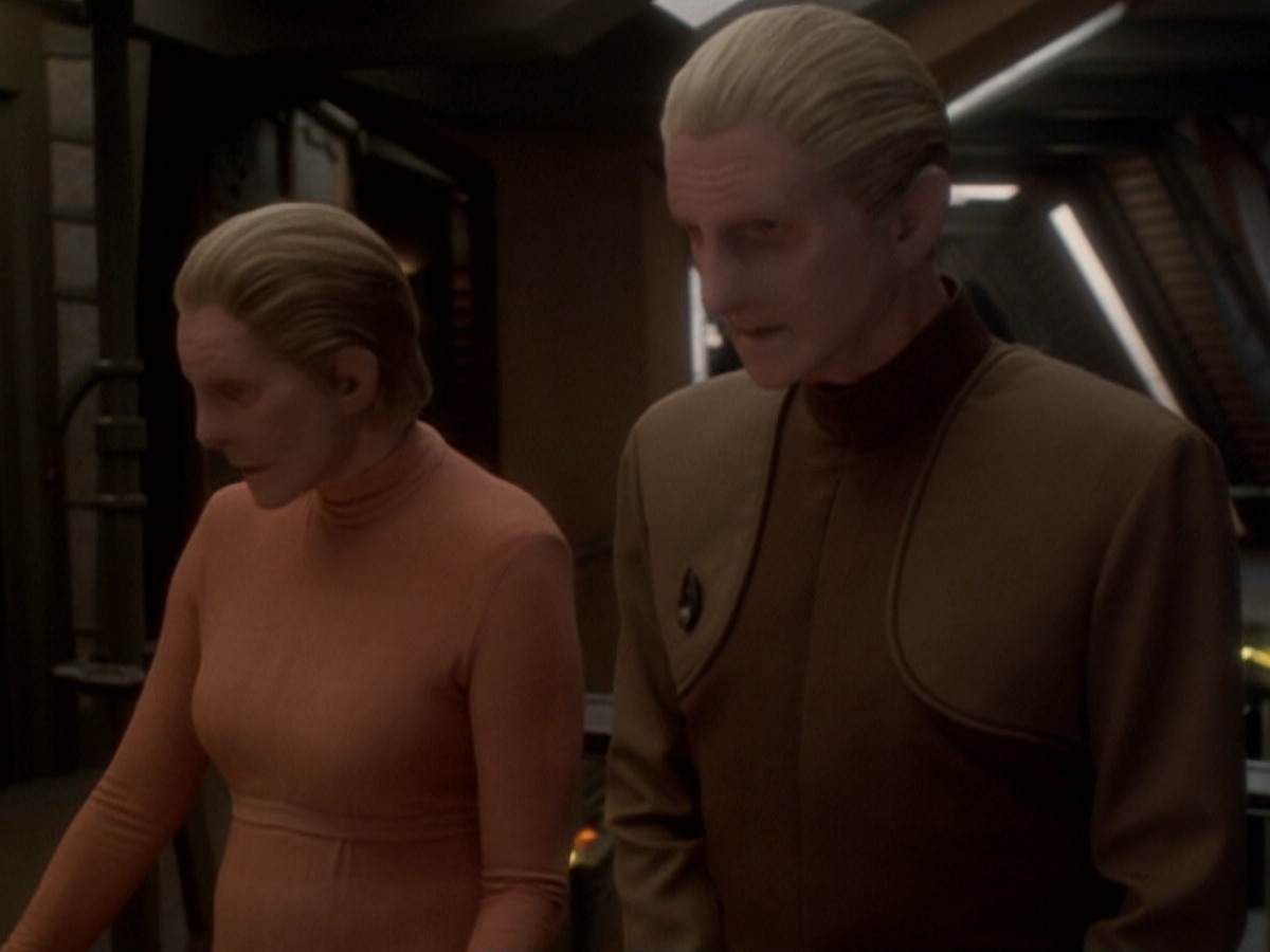 extant_StarTrek_DS9_6x05-FavorTheBold_03351.jpg