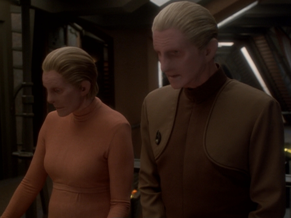 extant_StarTrek_DS9_6x05-FavorTheBold_03352.jpg