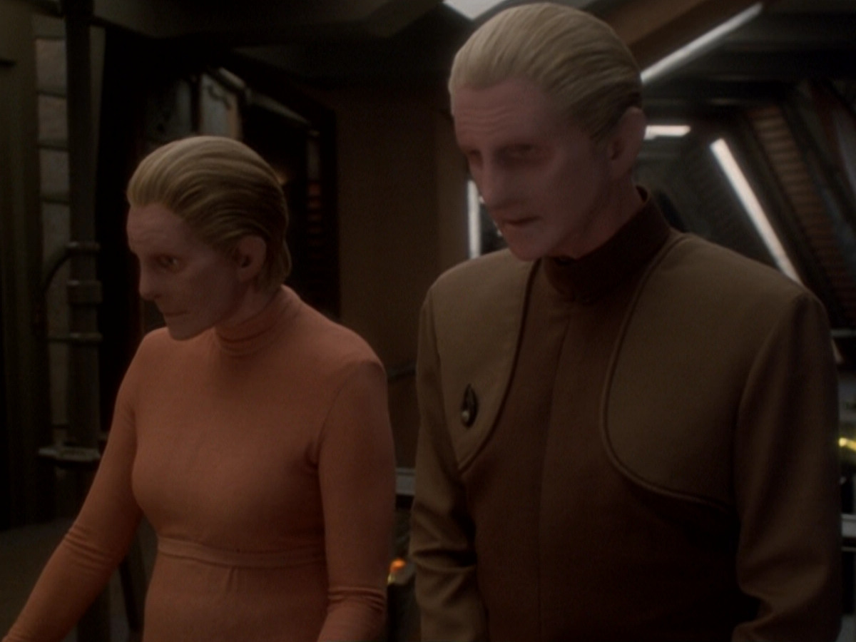 extant_StarTrek_DS9_6x05-FavorTheBold_03353.jpg