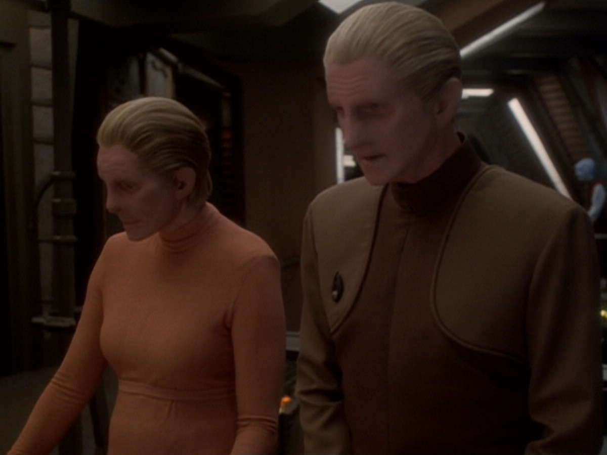 extant_StarTrek_DS9_6x05-FavorTheBold_03354.jpg