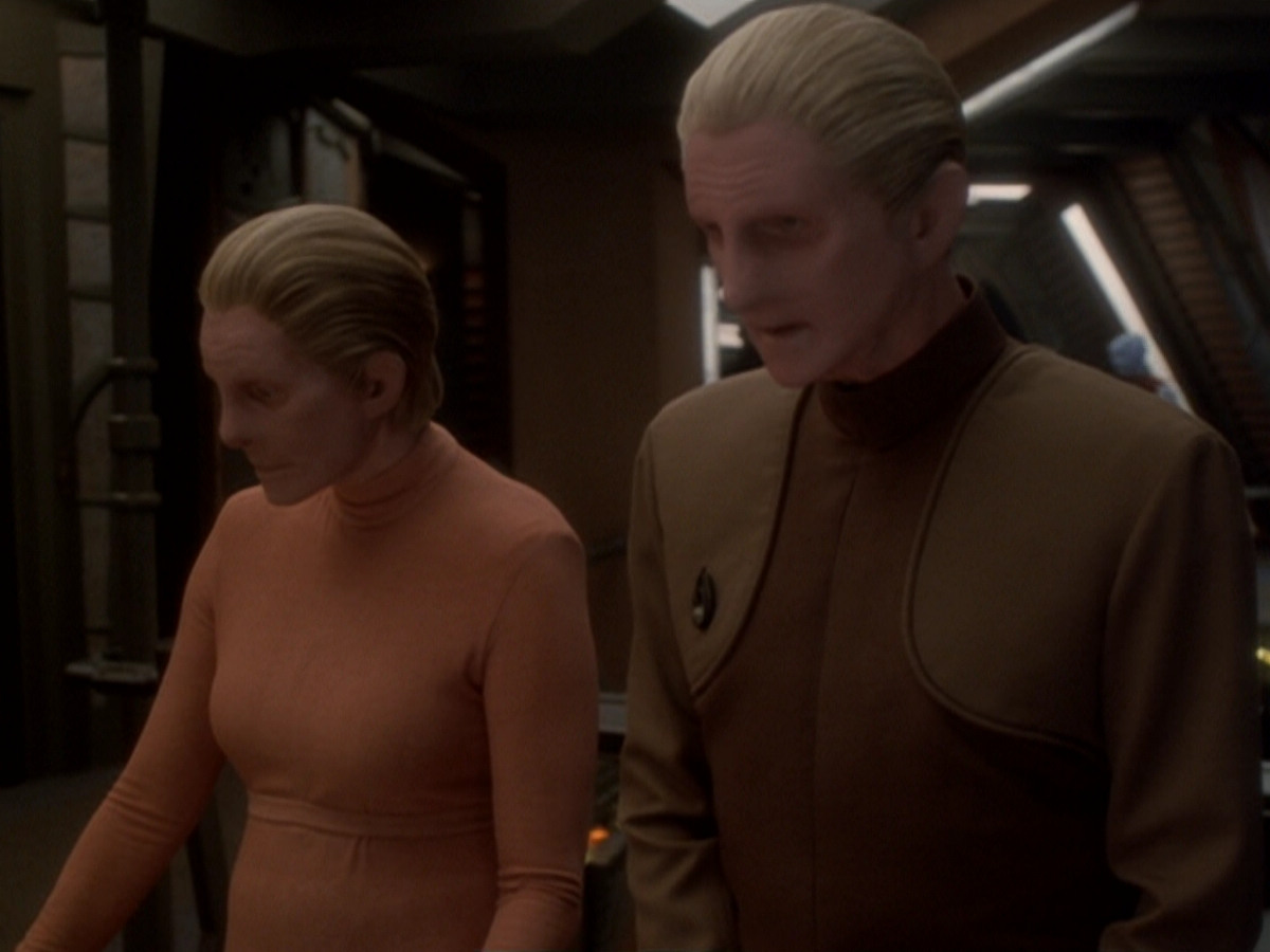 extant_StarTrek_DS9_6x05-FavorTheBold_03355.jpg