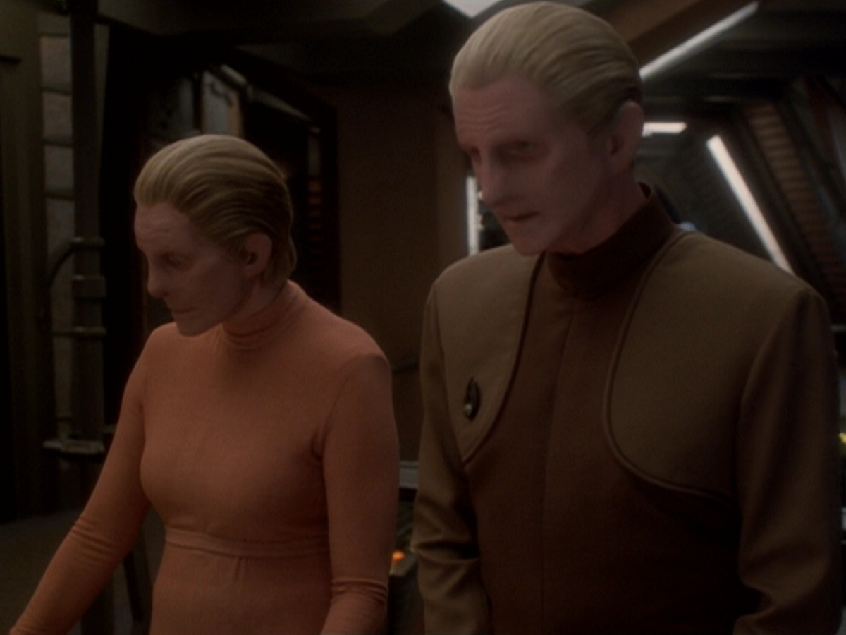 extant_StarTrek_DS9_6x05-FavorTheBold_03356.jpg