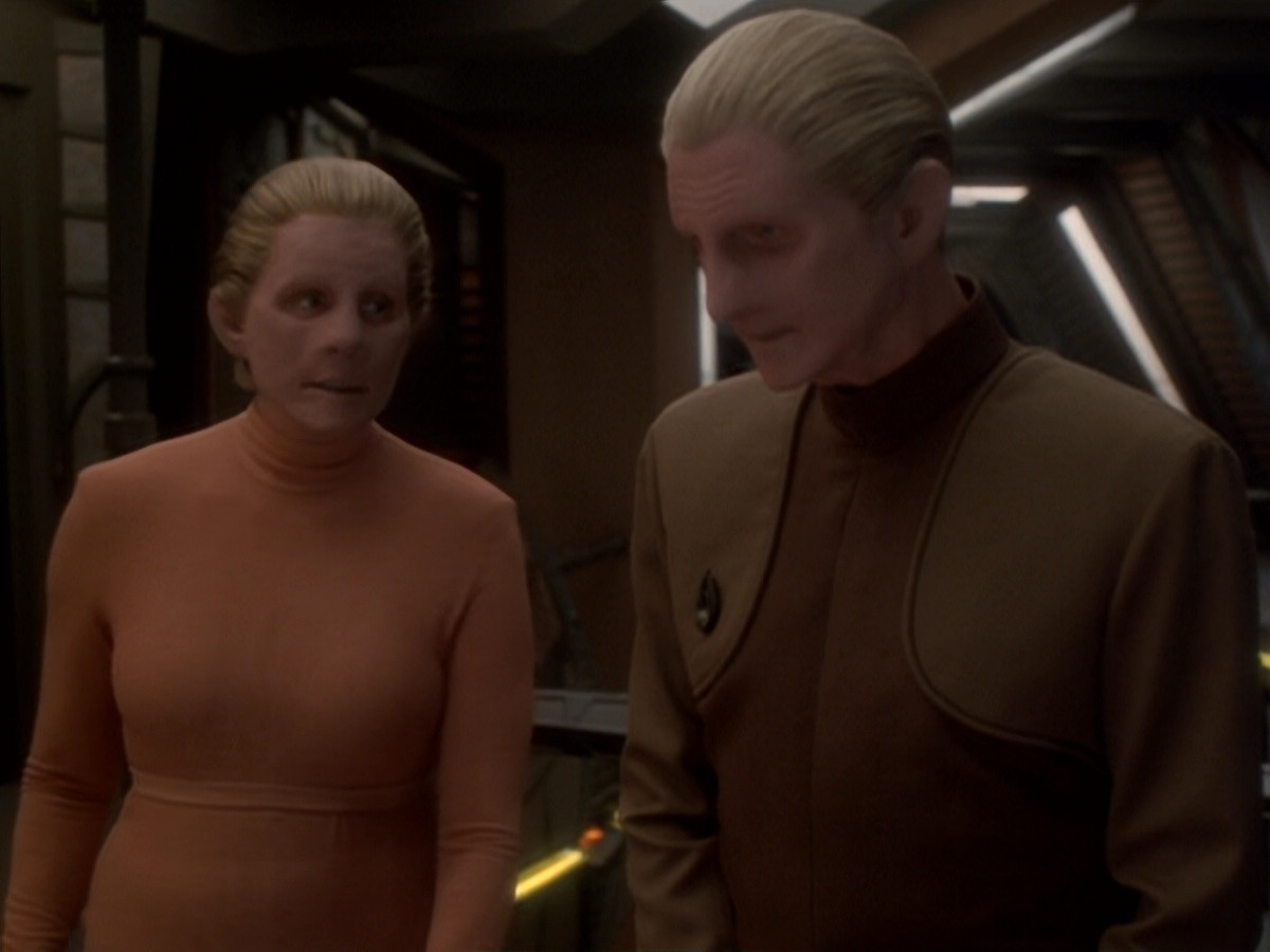 extant_StarTrek_DS9_6x05-FavorTheBold_03362.jpg