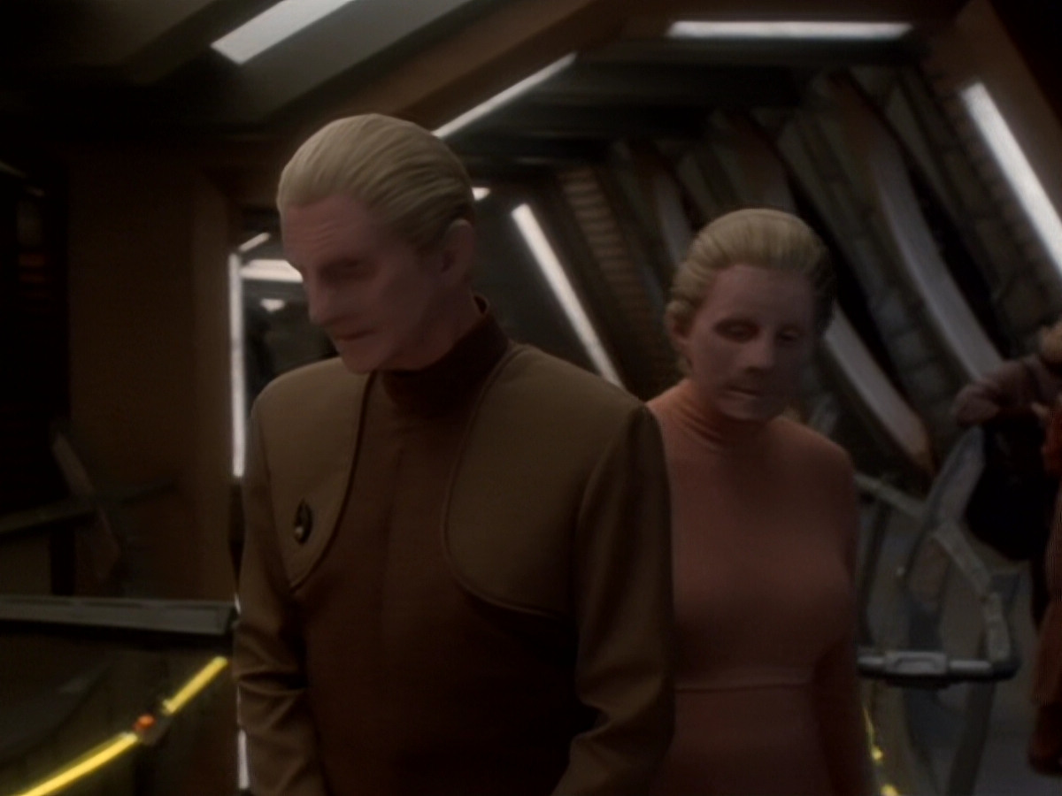 extant_StarTrek_DS9_6x05-FavorTheBold_03366.jpg