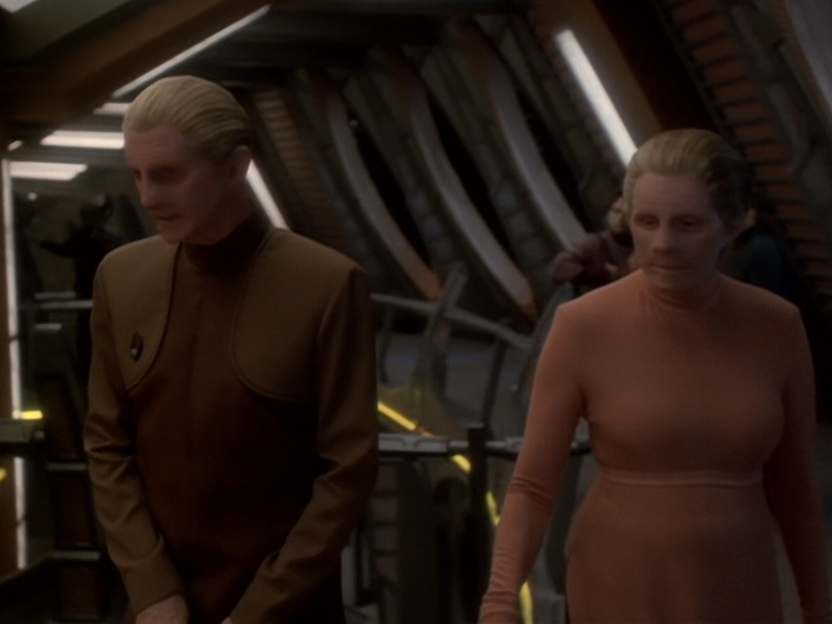 extant_StarTrek_DS9_6x05-FavorTheBold_03368.jpg