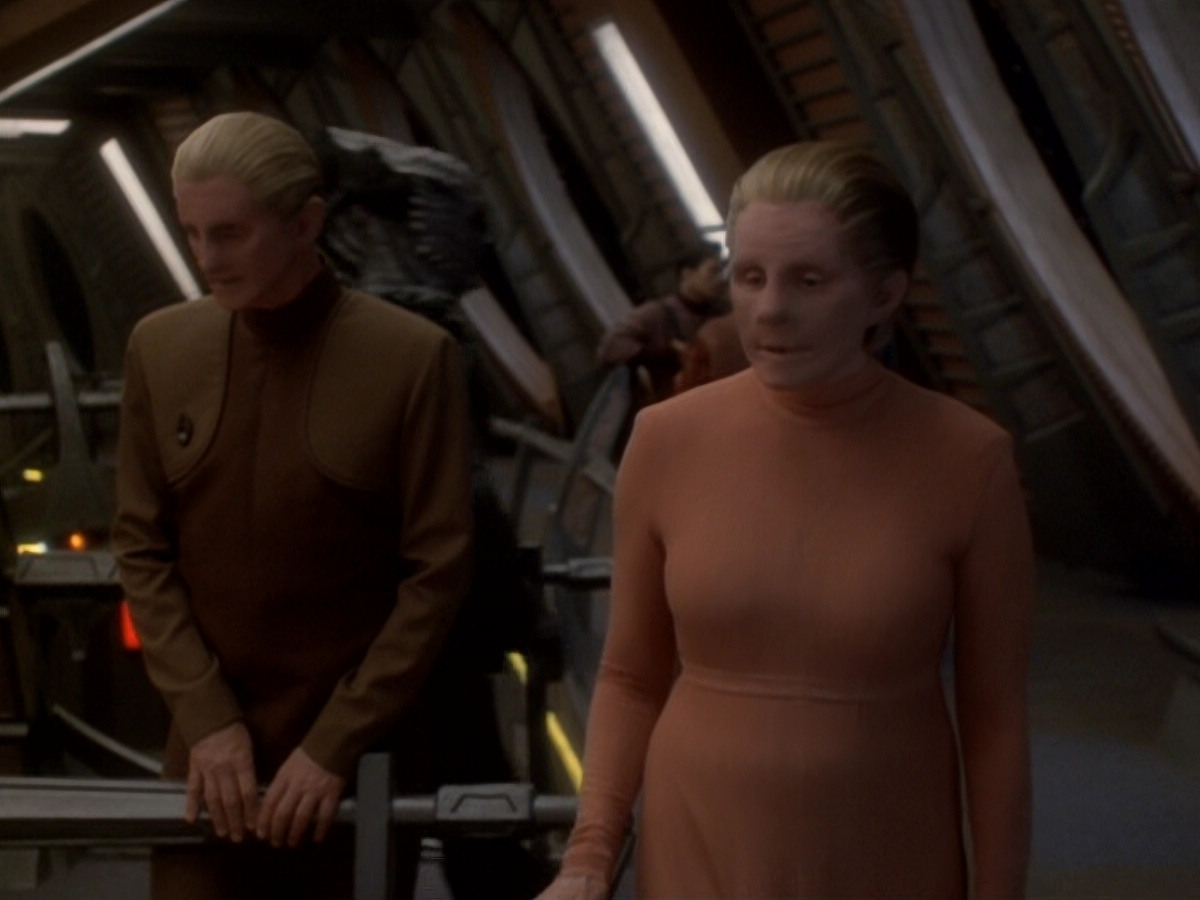 extant_StarTrek_DS9_6x05-FavorTheBold_03371.jpg