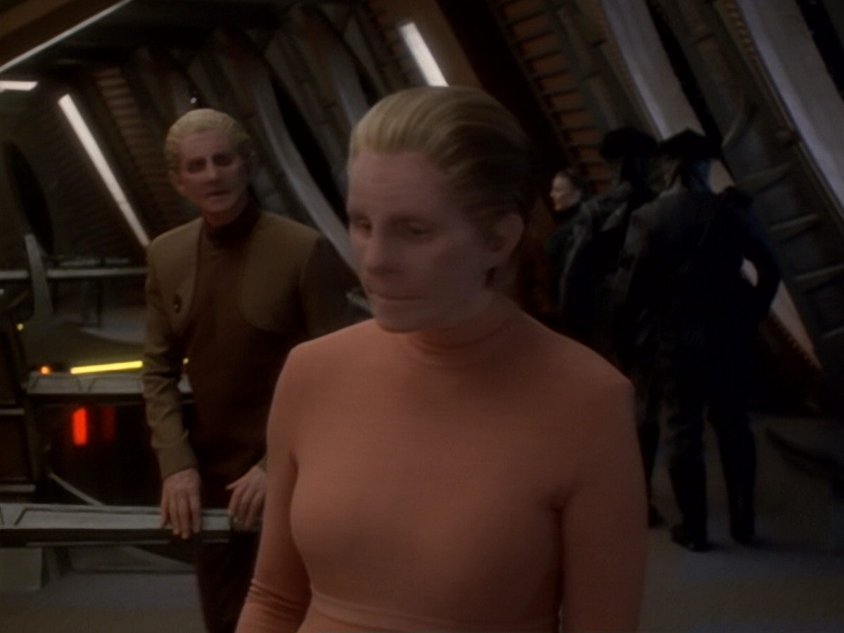extant_StarTrek_DS9_6x05-FavorTheBold_03375.jpg