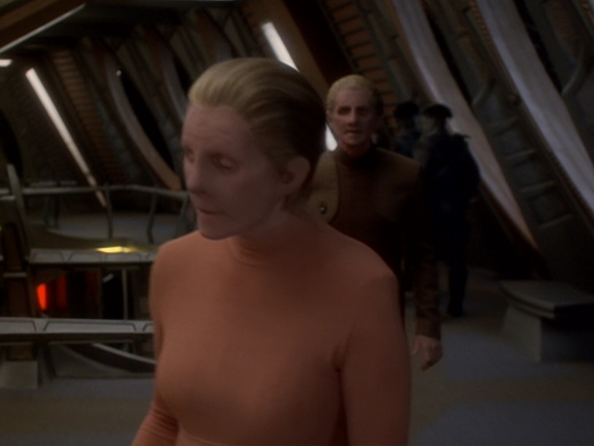 extant_StarTrek_DS9_6x05-FavorTheBold_03378.jpg