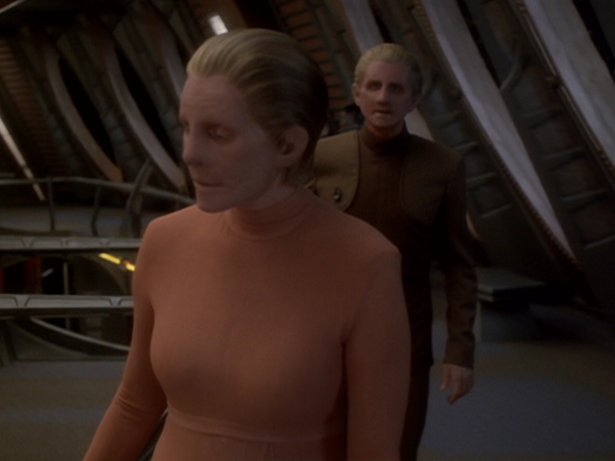 extant_StarTrek_DS9_6x05-FavorTheBold_03380.jpg