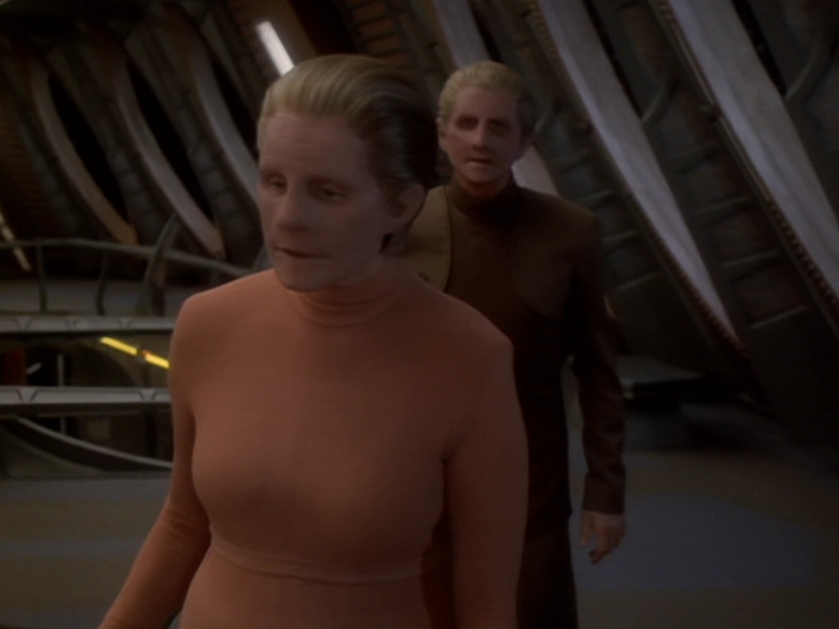 extant_StarTrek_DS9_6x05-FavorTheBold_03381.jpg