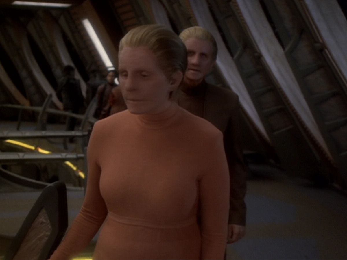 extant_StarTrek_DS9_6x05-FavorTheBold_03384.jpg