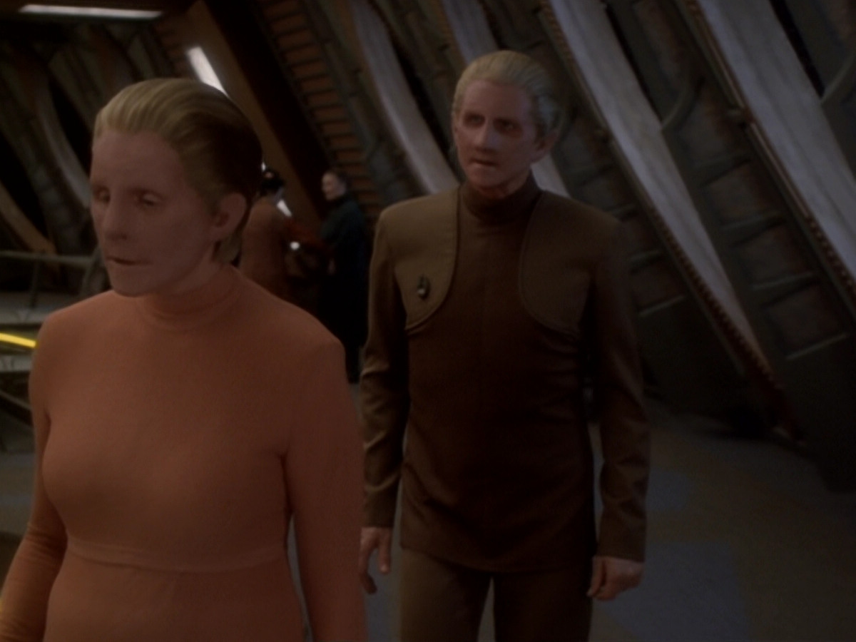 extant_StarTrek_DS9_6x05-FavorTheBold_03386.jpg