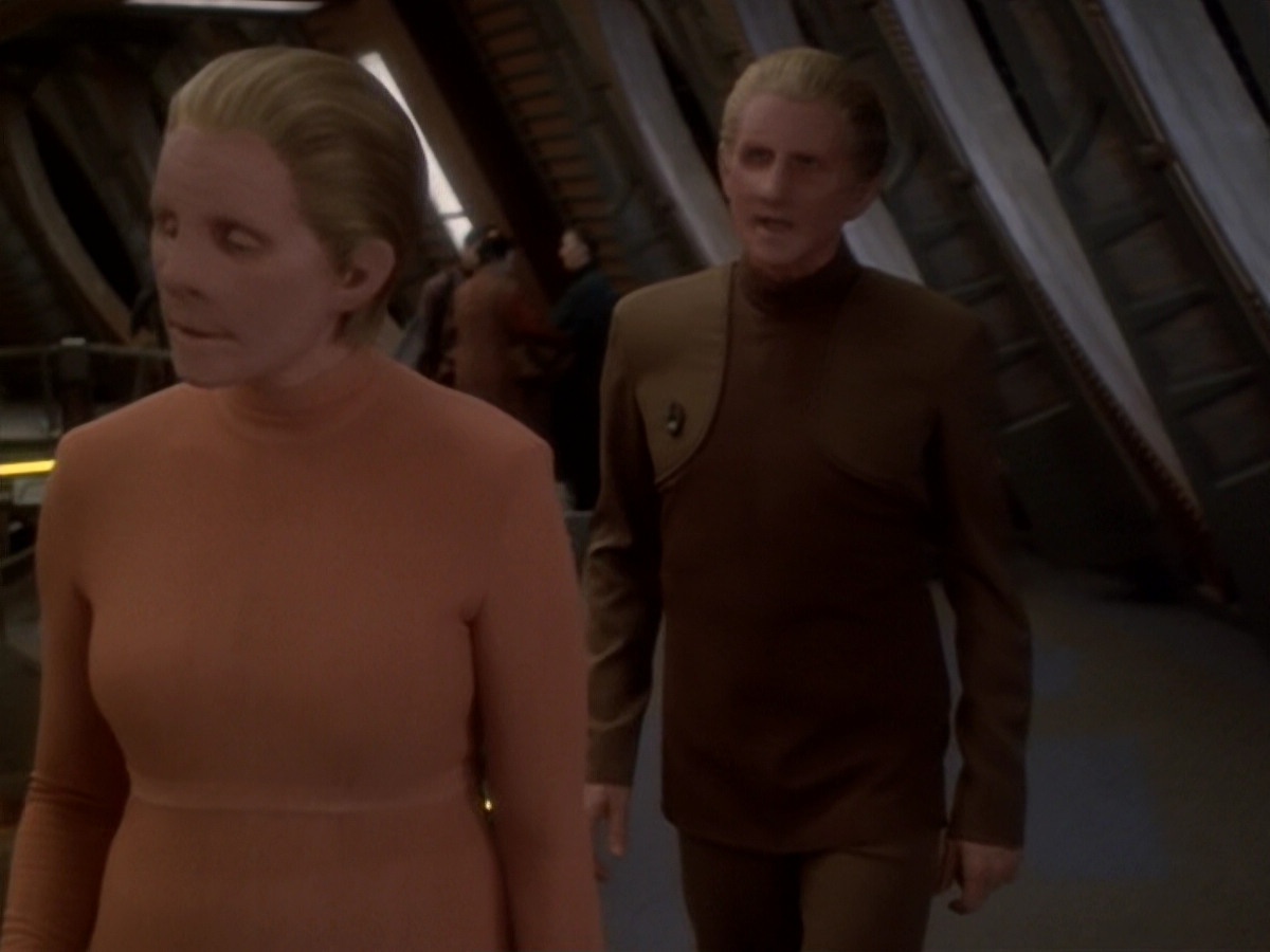 extant_StarTrek_DS9_6x05-FavorTheBold_03388.jpg