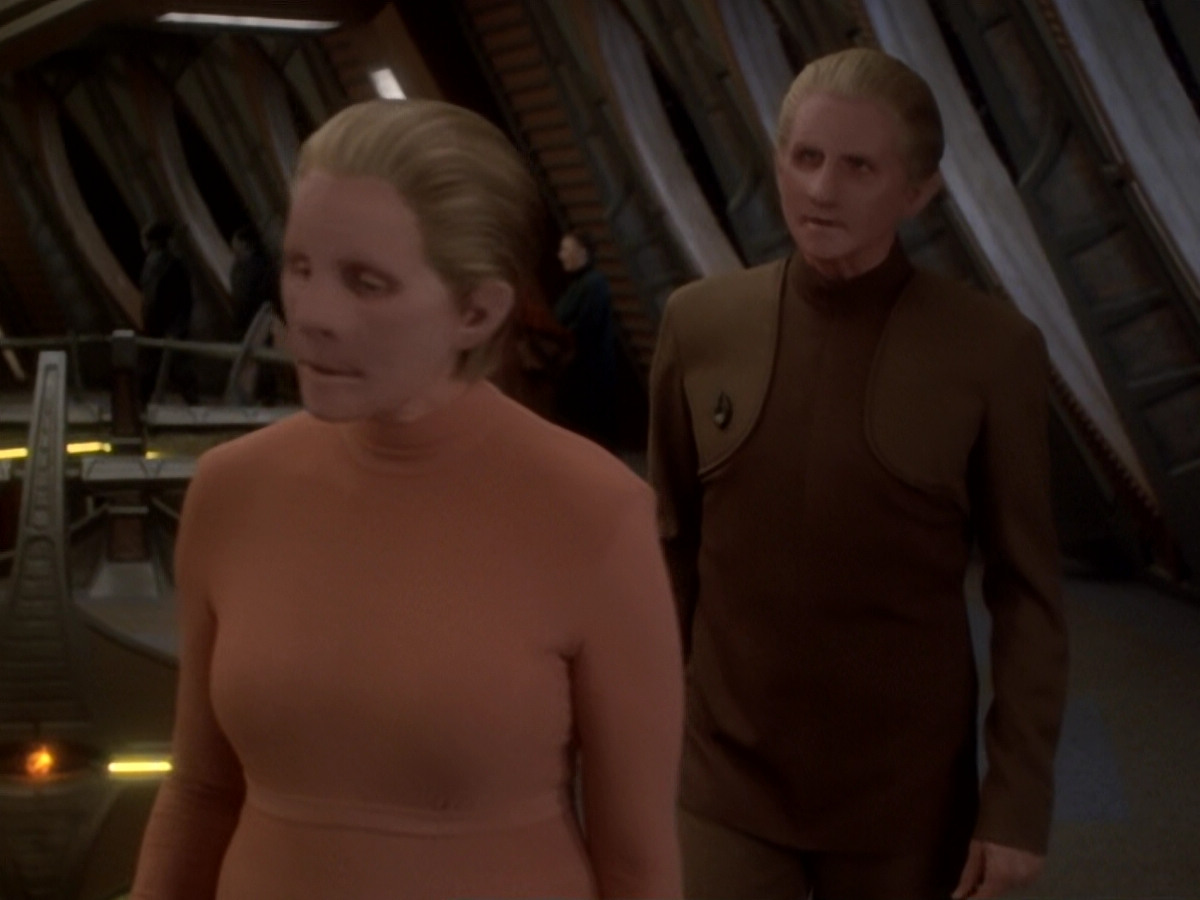 extant_StarTrek_DS9_6x05-FavorTheBold_03389.jpg